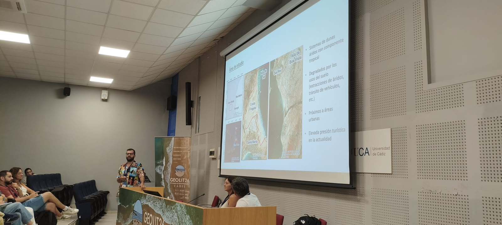 Néstor Marrero durante su presentación en las XIII Jornadas de Geomorfología Litoral (GEOLIT26), celebradas en Cádiz